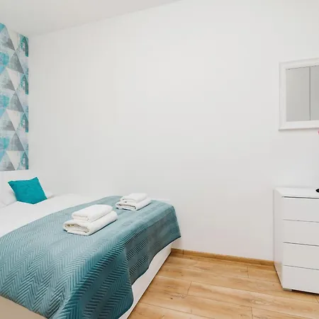 Rakowicka Modern With Bathtub By Renters Daire Krakow