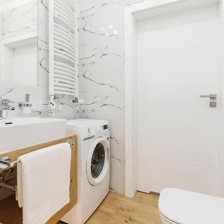 Rakowicka Modern With Bathtub By Renters *