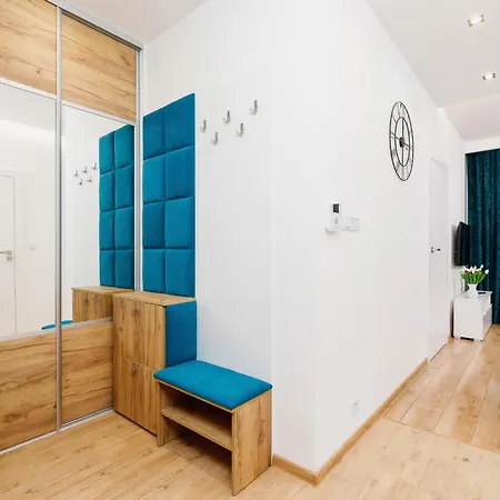 Rakowicka Modern With Bathtub By Renters Daire